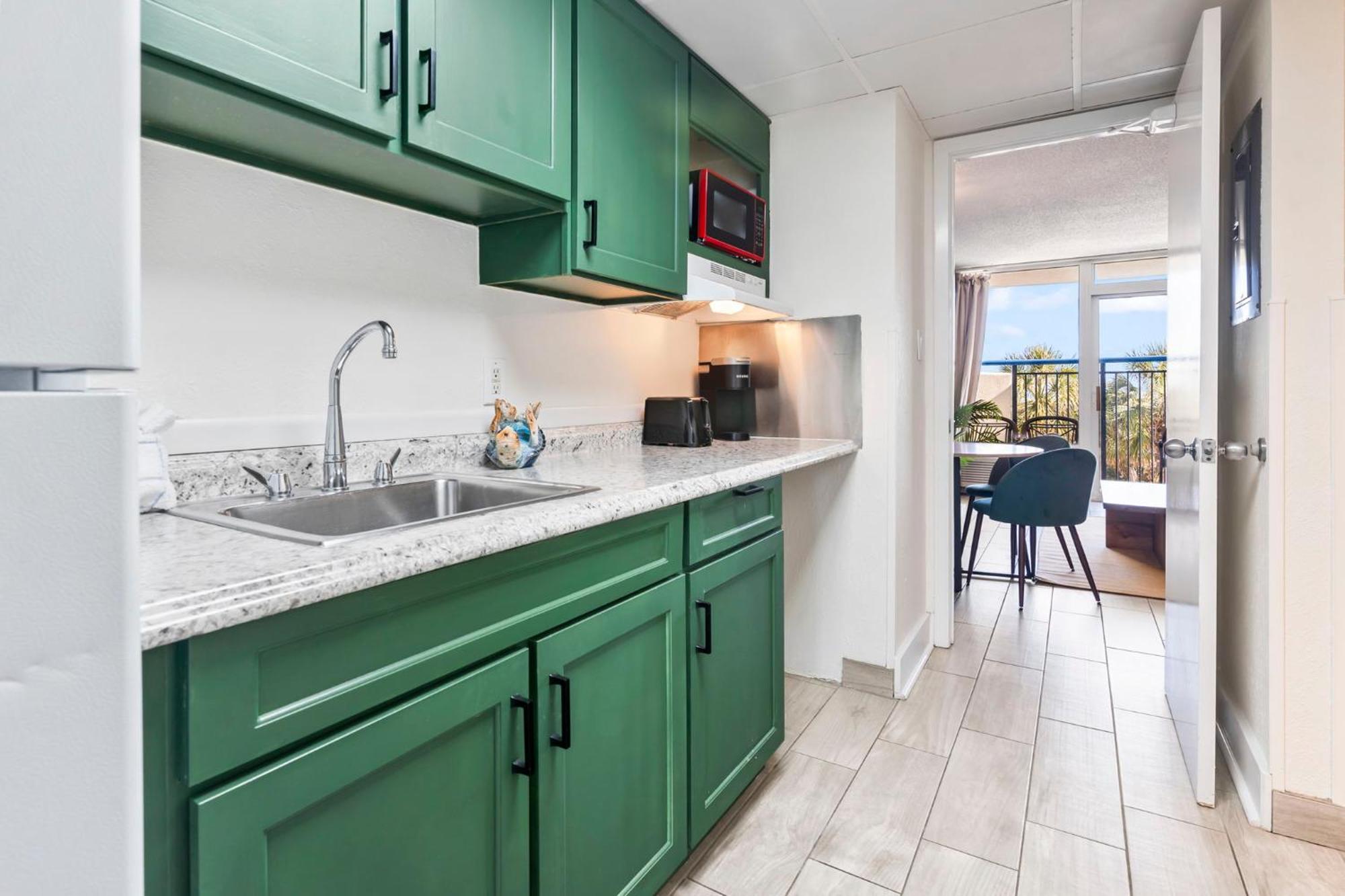 Recently Remodeled Double Queen Condo- Oceanfront Views! Boardwalk 135 Миртъл Бийч Екстериор снимка