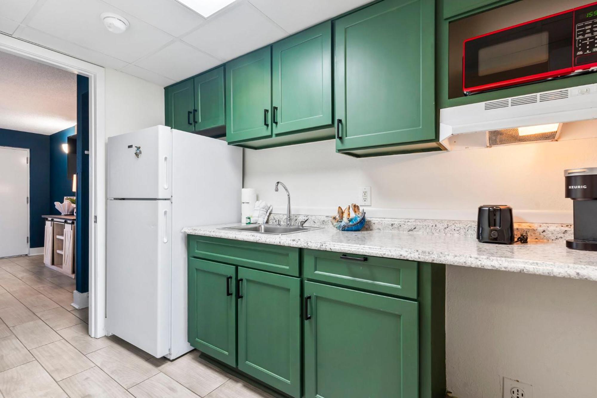 Recently Remodeled Double Queen Condo- Oceanfront Views! Boardwalk 135 Миртъл Бийч Екстериор снимка