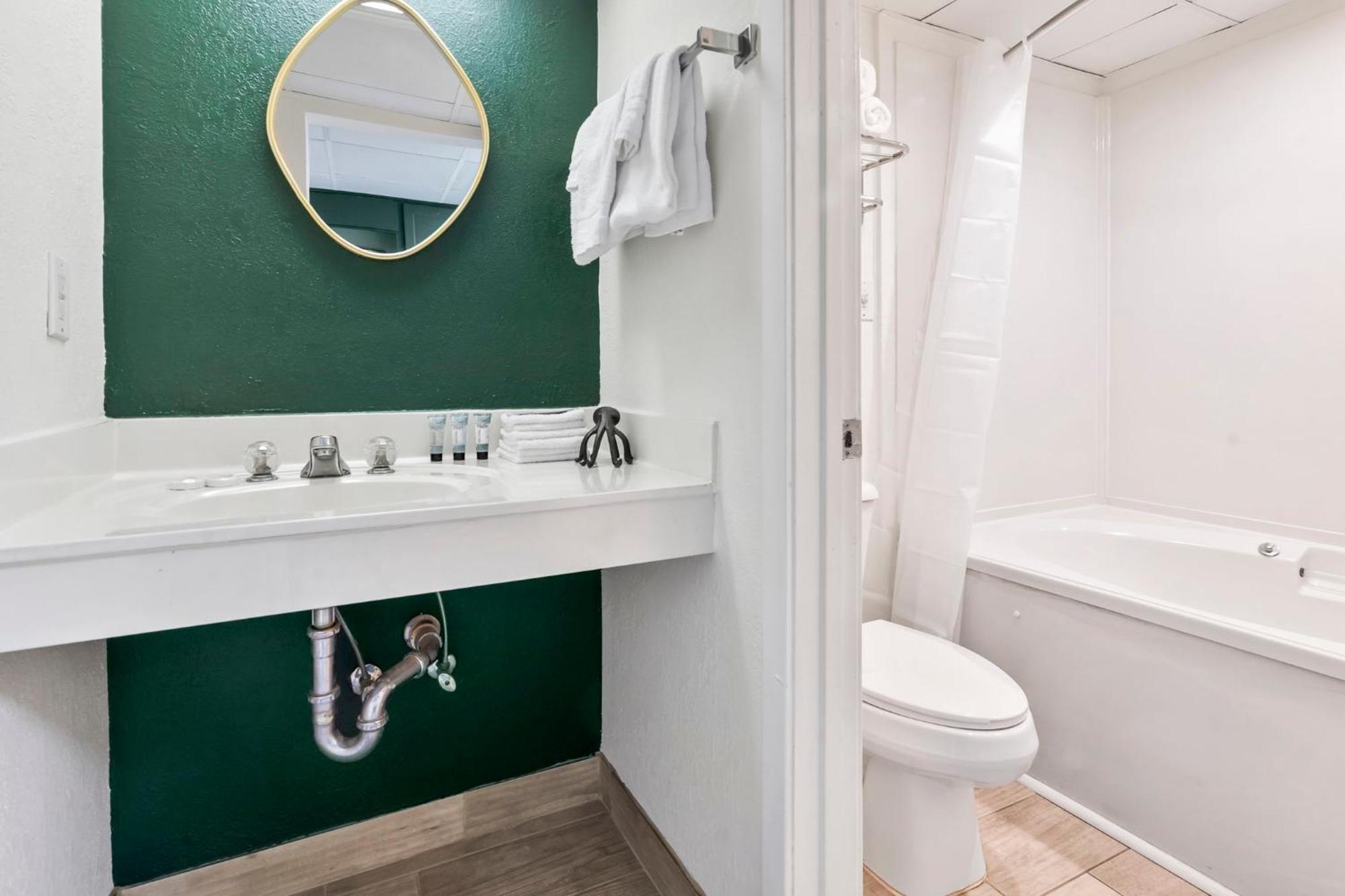 Recently Remodeled Double Queen Condo- Oceanfront Views! Boardwalk 135 Миртъл Бийч Екстериор снимка